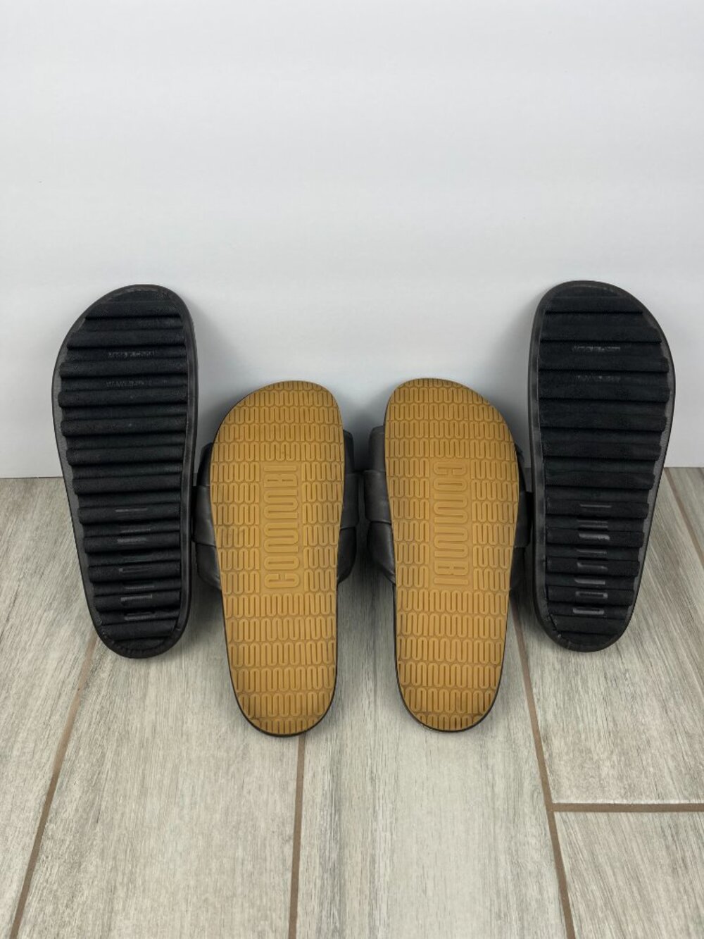 Commbi Softie Slide Sandal Vegan Leather Unisex Faded Black Size 8 - Like New - Picture 11 of 16